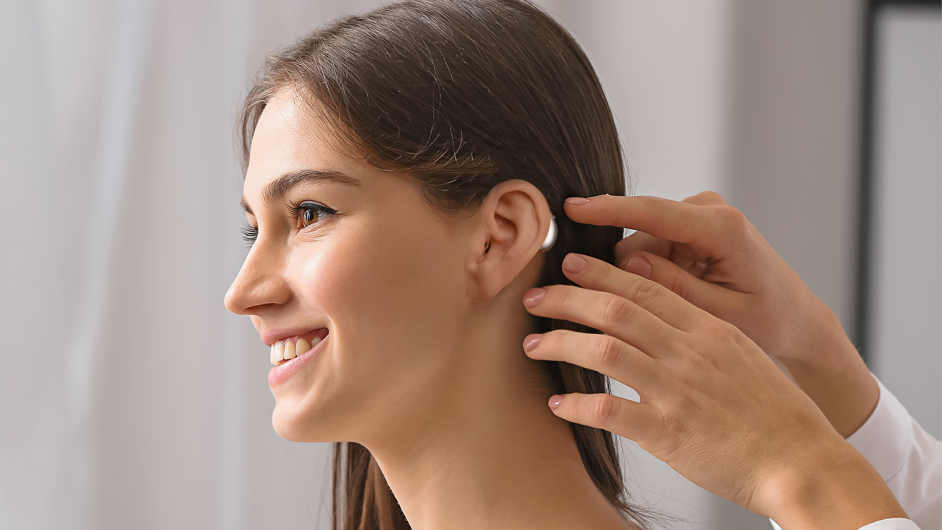 Como ajustar o aparelho auditivo: dicas práticas ​